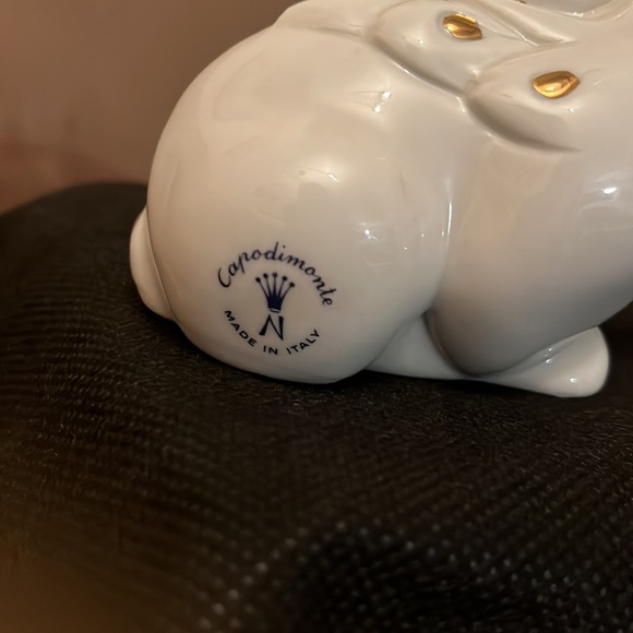 Vintage CAPODIMONTE BUNNY with 24 k hand painted accents - Picture 4 of 9